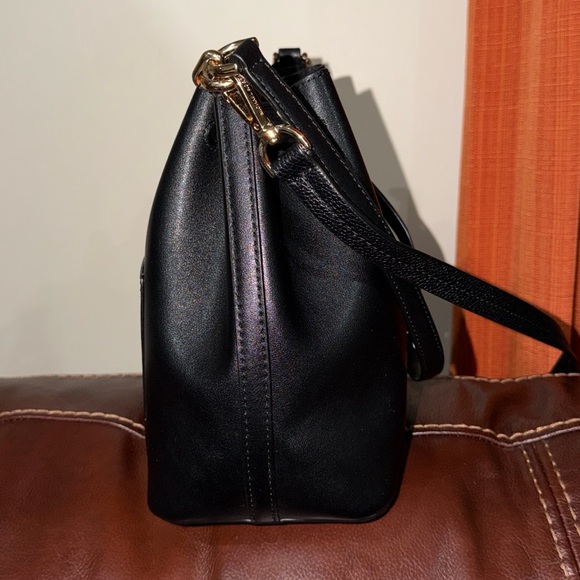 ‼️Michael Kors Black Leather Eden Bucket Bag Shoulder Bag - Picture 5 of 10